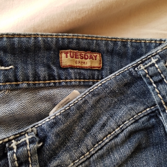 Silver Tuesday Distressed Blue Jean Capri Pants - Picture 5 of 13